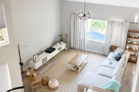 House in Hollywood, Florida 3 bedrooms, 178.28 sq.m. № 2065368 - photo 4