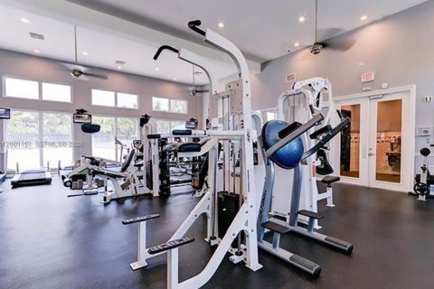 House in Hollywood, Florida 3 bedrooms, 178.28 sq.m. № 2065368 - photo 30