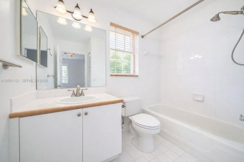 House in Hollywood, Florida 3 bedrooms, 178.28 sq.m. № 2065368 - photo 11