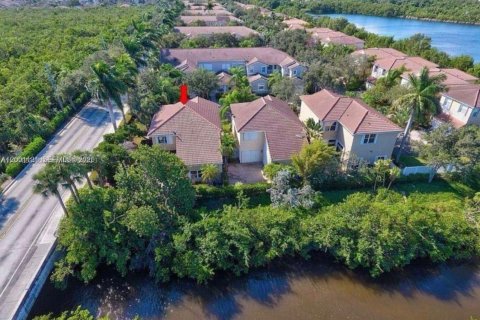 House in Hollywood, Florida 3 bedrooms, 178.28 sq.m. № 2065368 - photo 23