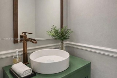 House in Hollywood, Florida 3 bedrooms, 178.28 sq.m. № 2065368 - photo 18