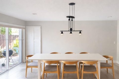 House in Hollywood, Florida 3 bedrooms, 178.28 sq.m. № 2065368 - photo 12