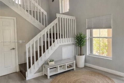 House in Hollywood, Florida 3 bedrooms, 178.28 sq.m. № 2065368 - photo 15