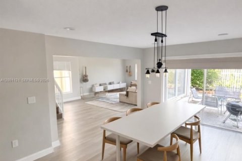 House in Hollywood, Florida 3 bedrooms, 178.28 sq.m. № 2065368 - photo 21