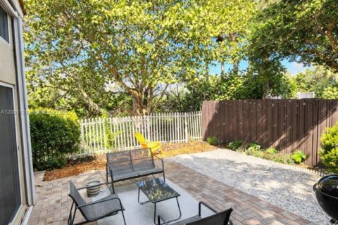 House in Hollywood, Florida 3 bedrooms, 178.28 sq.m. № 2065368 - photo 3