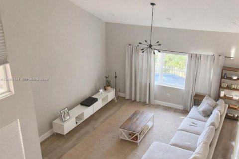 House in Hollywood, Florida 3 bedrooms, 178.28 sq.m. № 2065368 - photo 20