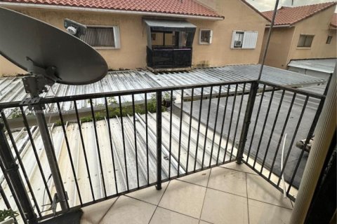 Condo in Hialeah, Florida, 2 bedrooms  № 1868761 - photo 4