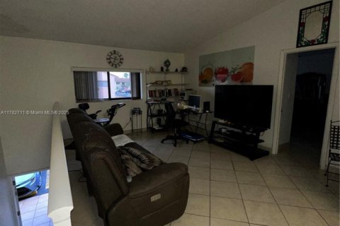 Condo in Hialeah, Florida, 2 bedrooms  № 1868761 - photo 12