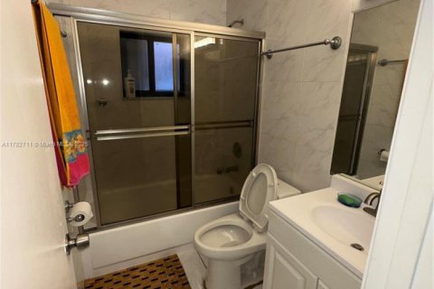 Condo in Hialeah, Florida, 2 bedrooms  № 1868761 - photo 7