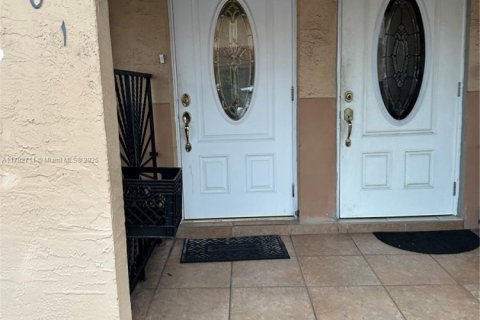 Condo in Hialeah, Florida, 2 bedrooms  № 1868761 - photo 1