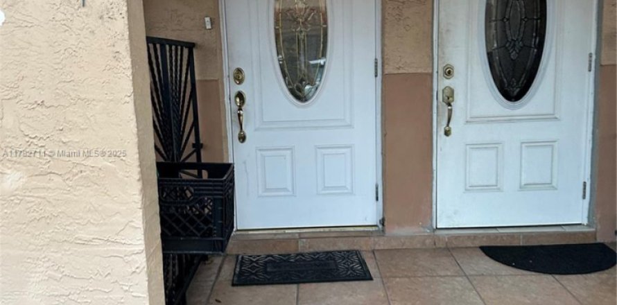 Condo in Hialeah, Florida, 2 bedrooms  № 1868761