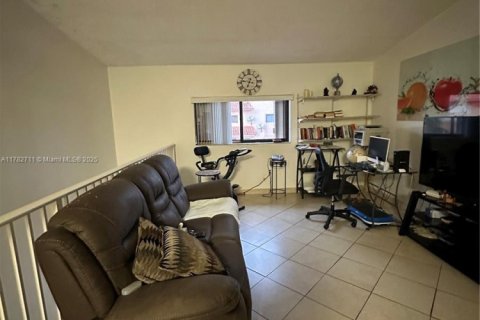 Condo in Hialeah, Florida, 2 bedrooms  № 1868761 - photo 13