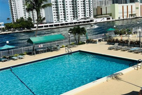 Copropriété à louer à Hallandale Beach, Floride: 1 chambre, 81.29 m2 № 1982150 - photo 8