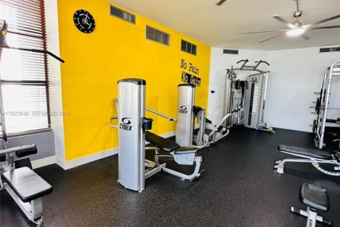 Copropriété à louer à Hallandale Beach, Floride: 1 chambre, 81.29 m2 № 1982150 - photo 13