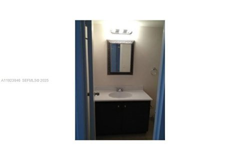 Copropriété à louer à Hallandale Beach, Floride: 1 chambre, 81.29 m2 № 1982150 - photo 6