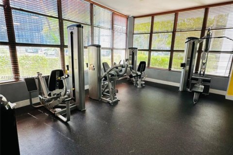 Copropriété à louer à Hallandale Beach, Floride: 1 chambre, 81.29 m2 № 1982150 - photo 12