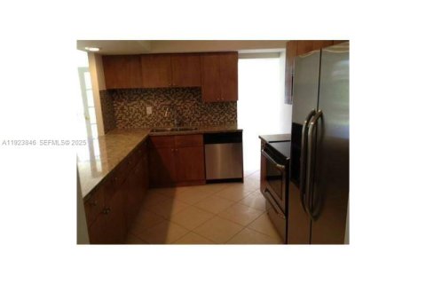 Copropriété à louer à Hallandale Beach, Floride: 1 chambre, 81.29 m2 № 1982150 - photo 3