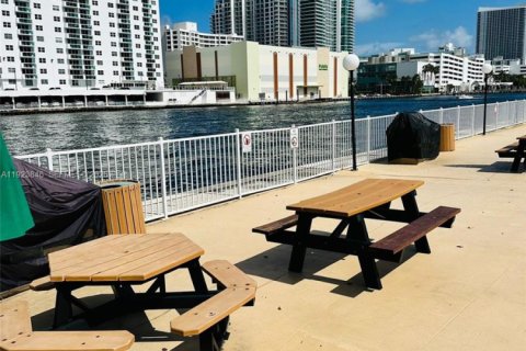 Copropriété à louer à Hallandale Beach, Floride: 1 chambre, 81.29 m2 № 1982150 - photo 25