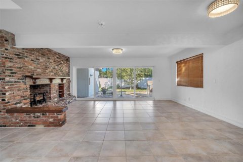 House in Hollywood, Florida 3 bedrooms, 194.07 sq.m. № 1871972 - photo 3