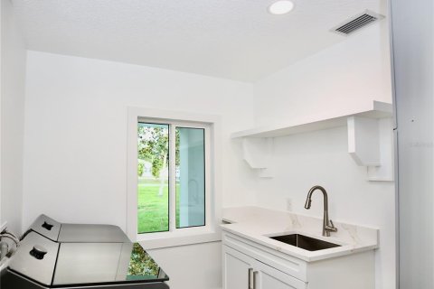 House in Clearwater, Florida 4 bedrooms, 201.97 sq.m. № 2199915 - photo 20