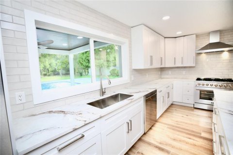 House in Clearwater, Florida 4 bedrooms, 201.97 sq.m. № 2199915 - photo 17