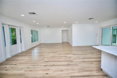 House in Clearwater, Florida 4 bedrooms, 201.97 sq.m. № 2199915 - photo 21