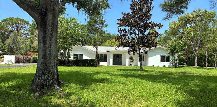 House in Clearwater, Florida 4 bedrooms, 201.97 sq.m. № 2199915