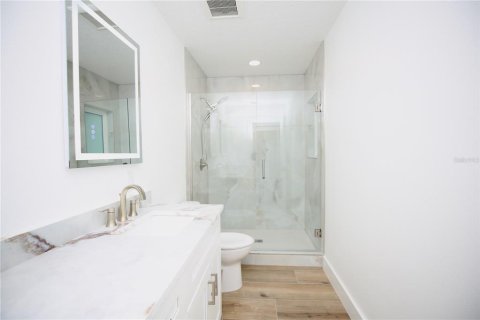 House in Clearwater, Florida 4 bedrooms, 201.97 sq.m. № 2199915 - photo 24