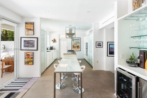 Купить виллу или дом в Майами-Бич, Флорида 3 спальни, 295.24м2, № 2019345 - фото 14