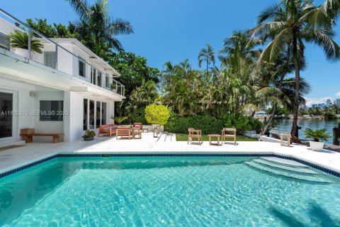 Купить виллу или дом в Майами-Бич, Флорида 3 спальни, 295.24м2, № 2019345 - фото 16