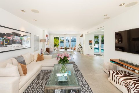 Купить виллу или дом в Майами-Бич, Флорида 3 спальни, 295.24м2, № 2019345 - фото 10