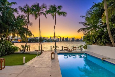 Villa ou maison à Miami Beach, Floride 3 chambres, 295.24 m2 № 2019345