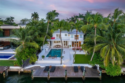 Купить виллу или дом в Майами-Бич, Флорида 3 спальни, 295.24м2, № 2019345 - фото 2