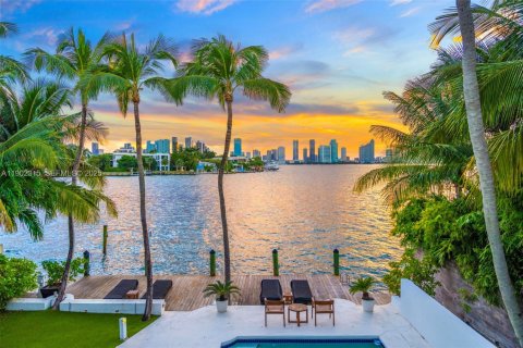 Купить виллу или дом в Майами-Бич, Флорида 3 спальни, 295.24м2, № 2019345 - фото 3