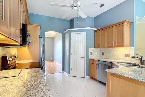 House in Lady Lake, Florida 3 bedrooms, 209.59 sq.m. № 1914986 - photo 19