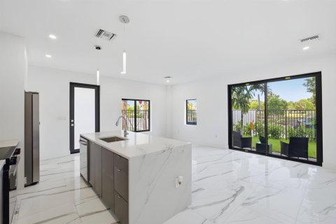Touwnhouse à vendre à Pompano Beach, Floride: 3 chambres, 150.5 m2 № 2087392 - photo 4
