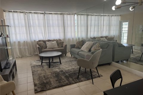 Copropriété à louer à Miami, Floride: 1 chambre, 74.41 m2 № 2168786 - photo 2