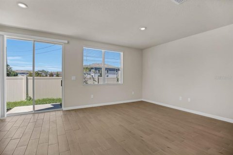 Adosado en alquiler en Brandon, Florida, 3 dormitorios, 137.96 m2 № 1913416 - foto 6