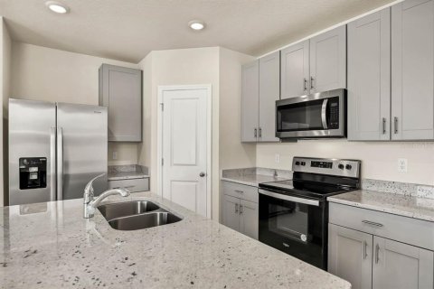 Adosado en alquiler en Brandon, Florida, 3 dormitorios, 137.96 m2 № 1913416 - foto 5
