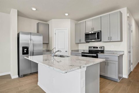 Adosado en alquiler en Brandon, Florida, 3 dormitorios, 137.96 m2 № 1913416 - foto 4