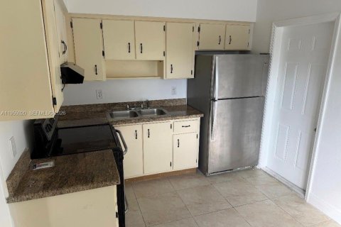 Appartement à louer à Dania Beach, Floride: 2 chambres, 191.75 m2 № 2010936 - photo 4