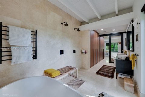 Снять в аренду виллу или дом в Корал-Гейблс, Флорида 4 спальни, 279.82м2, № 1991787 - фото 12