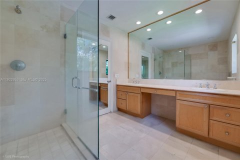 Снять в аренду виллу или дом в Корал-Гейблс, Флорида 4 спальни, 279.82м2, № 1991787 - фото 16