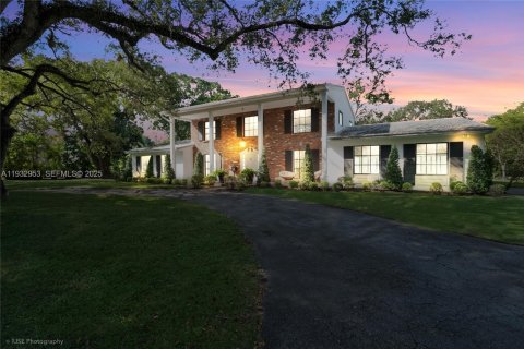 Снять в аренду виллу или дом в Корал-Гейблс, Флорида 4 спальни, 279.82м2, № 1991787 - фото 24