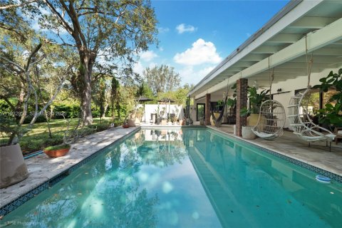 Снять в аренду виллу или дом в Корал-Гейблс, Флорида 4 спальни, 279.82м2, № 1991787 - фото 21