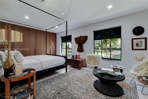 Снять в аренду виллу или дом в Корал-Гейблс, Флорида 4 спальни, 279.82м2, № 1991787 - фото 11