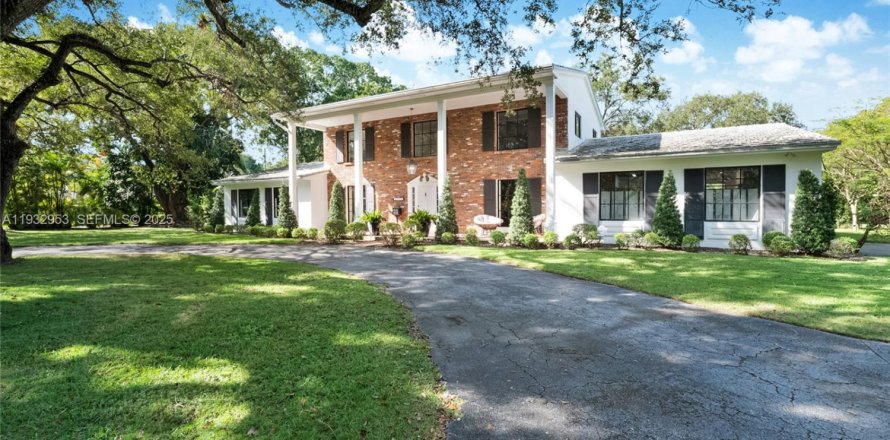 Дом в Корал-Гейблс, Флорида 4 спальни, 279.82м2 № 1991787