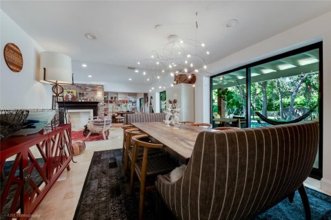 Снять в аренду виллу или дом в Корал-Гейблс, Флорида 4 спальни, 279.82м2, № 1991787 - фото 7