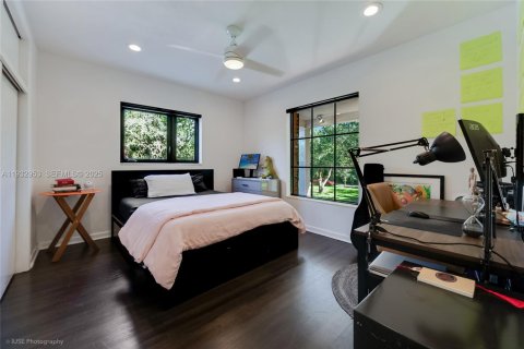 Снять в аренду виллу или дом в Корал-Гейблс, Флорида 4 спальни, 279.82м2, № 1991787 - фото 17