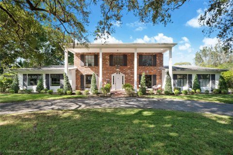 Снять в аренду виллу или дом в Корал-Гейблс, Флорида 4 спальни, 279.82м2, № 1991787 - фото 3